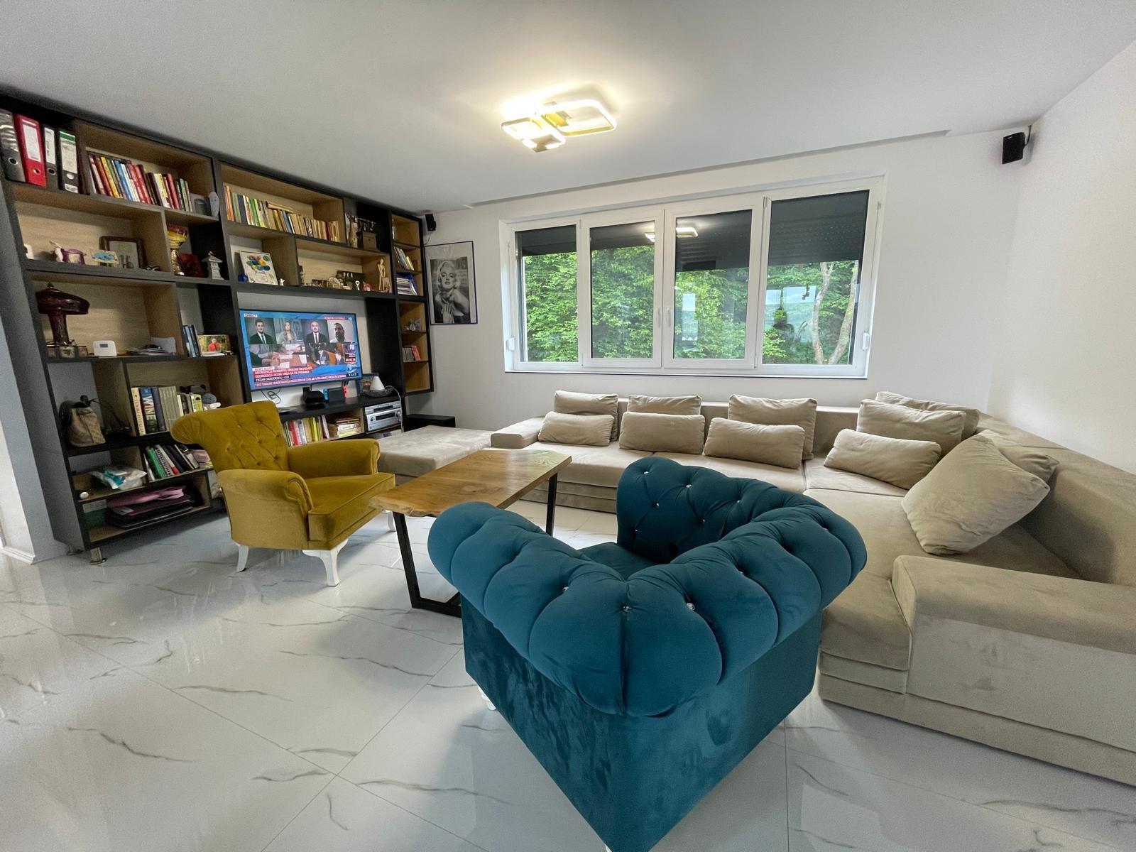 Apartament - Floresti