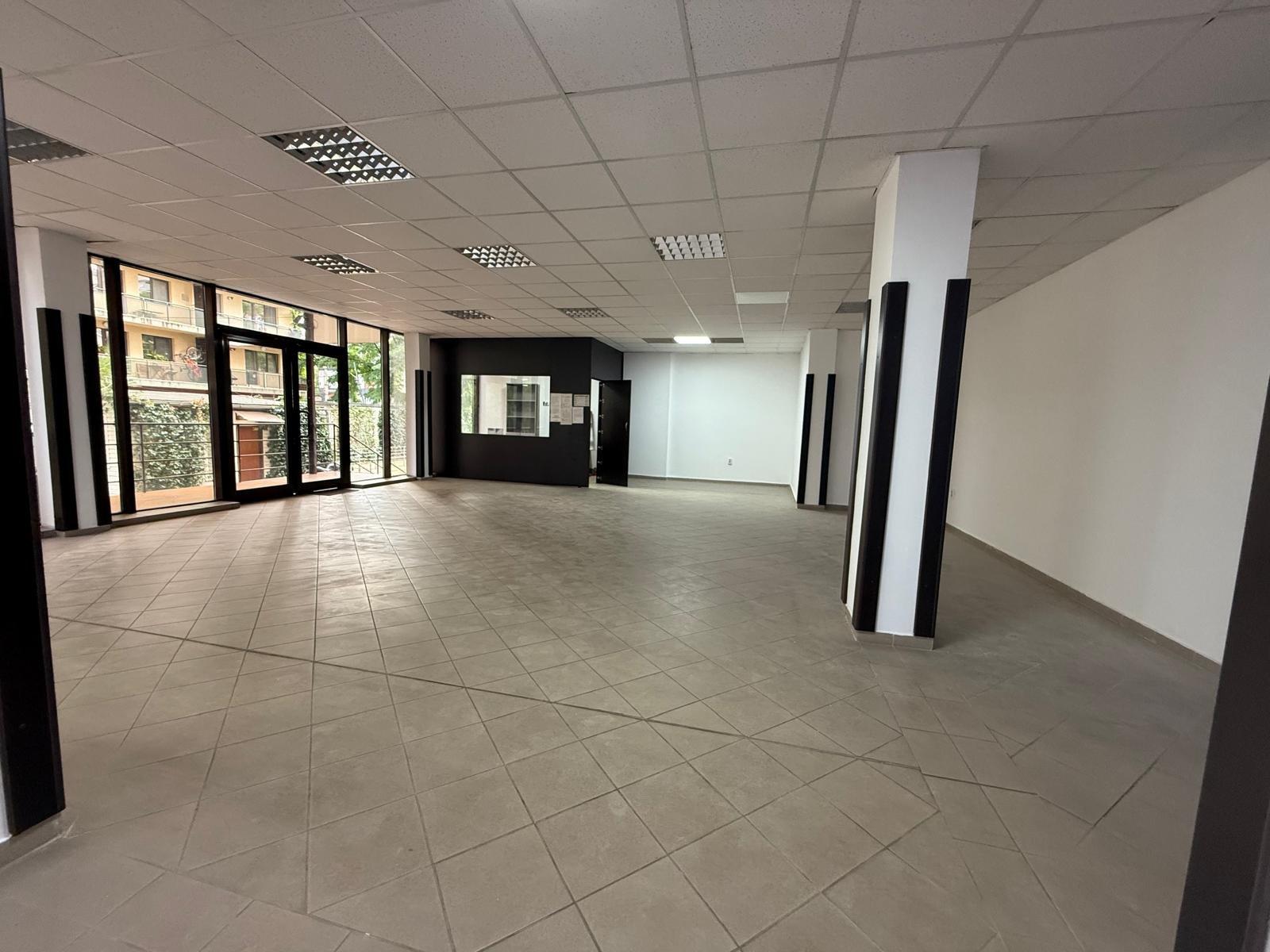 Commercial Space - Între Lacuri