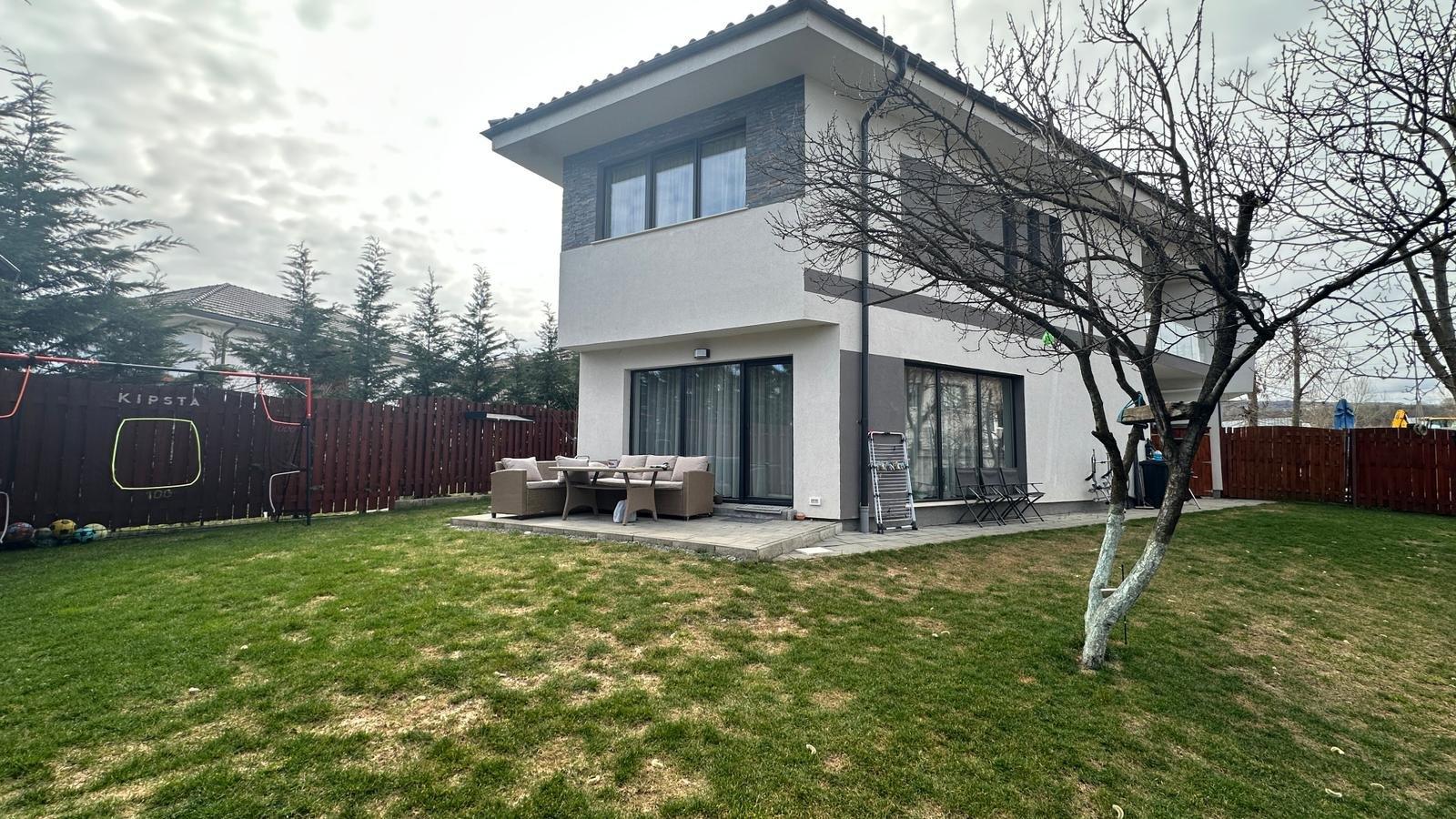 Individual House - Becas